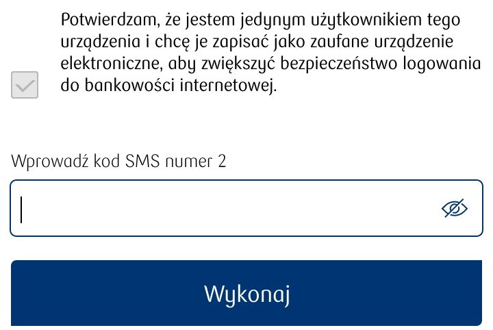 Zrzut ekranu ze strony PKO BP pokazujące pole proszące o wpisanie z SMS-a kodu dodającego urządzenie do zaufanych.