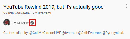 Mały wycinek ekranu pokazujący tytuł filmiku 'YouTube Rewind 2019, ale ten jest naprawdę dobry'. Obok nazwy autora, PewDiePie, widać okrągły znaczek, dodatkowy wyróżniony na obrazku czerwoną ramką.