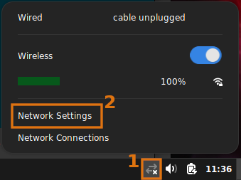 Zrzut ekranu, na którym wyróżniono ikonę sieci z dolnego paska systemu, a także opcję Ustawienia Sieci z rozwiniętego menu kontekstowego.