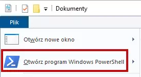 Zrzut ekranu pokazujący lewy górny róg programu Eksplorator Windows, z klikniętą zakładką 'Plik'. Czerwoną obwódką otoczono drugą z wymienionych opcji, 'Otwórz program Windows PowerShell'.